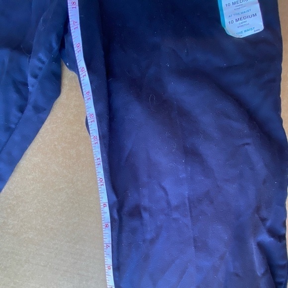 NWT Lee Capri stretch pants. Size Medium - Picture 7 of 7